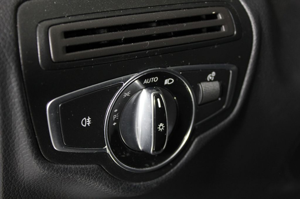 2016 Mercedes-Benz GLC-Class Image 27