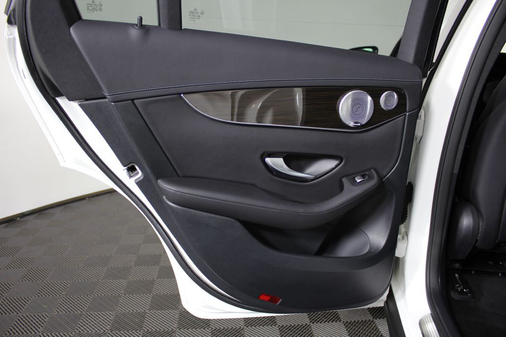 2016 Mercedes-Benz GLC-Class Image 30