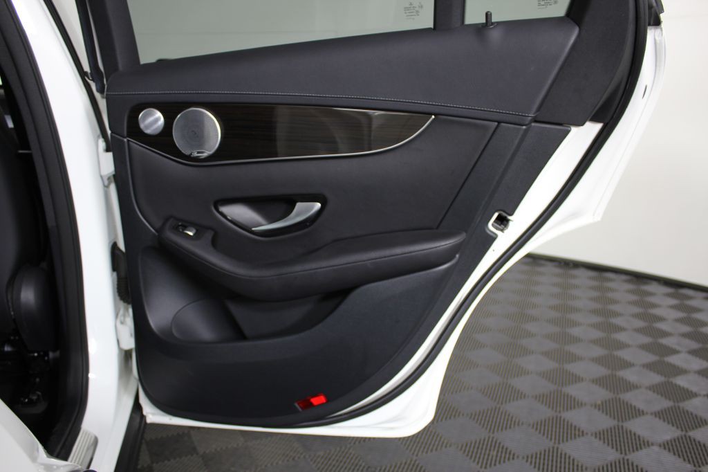 2016 Mercedes-Benz GLC-Class Image 35