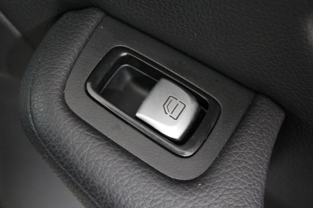 2016 Mercedes-Benz GLC-Class Image 36