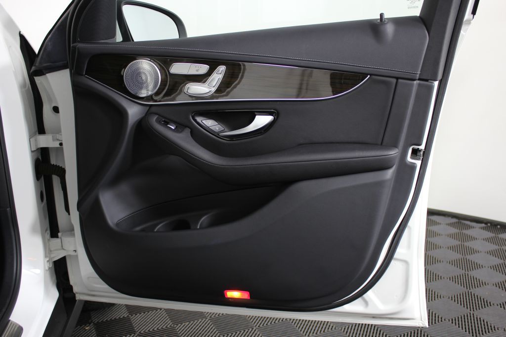 2016 Mercedes-Benz GLC-Class Image 39