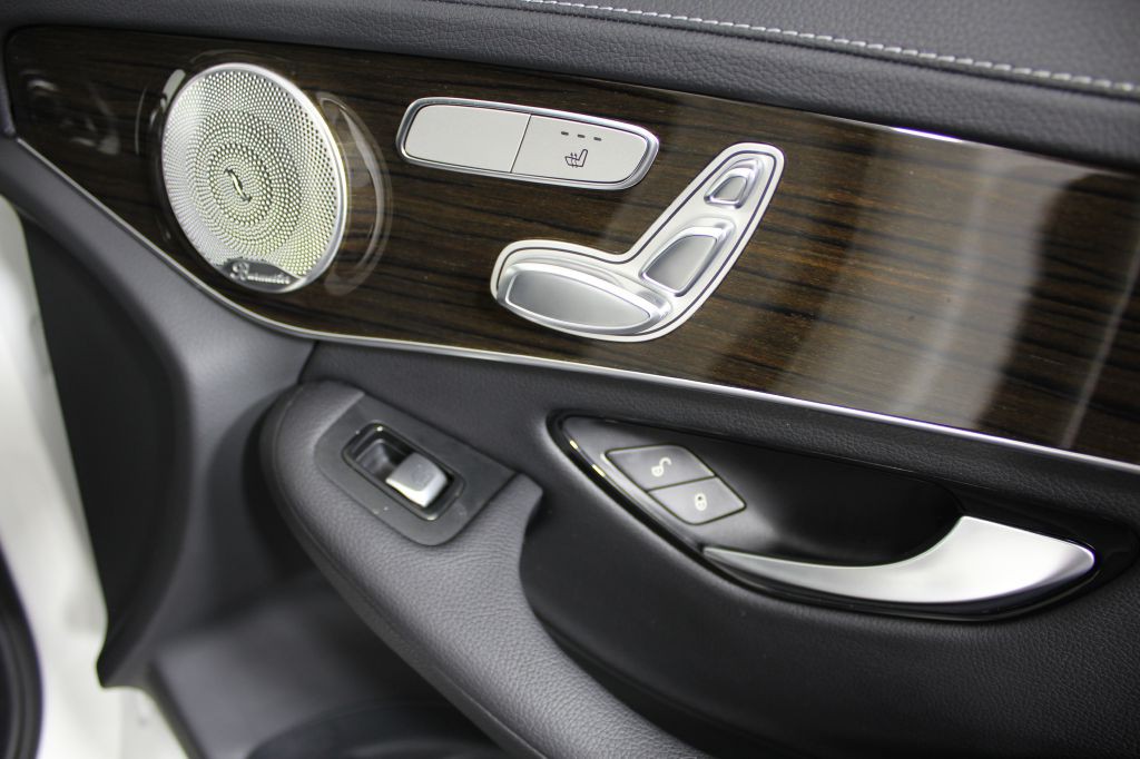 2016 Mercedes-Benz GLC-Class Image 40