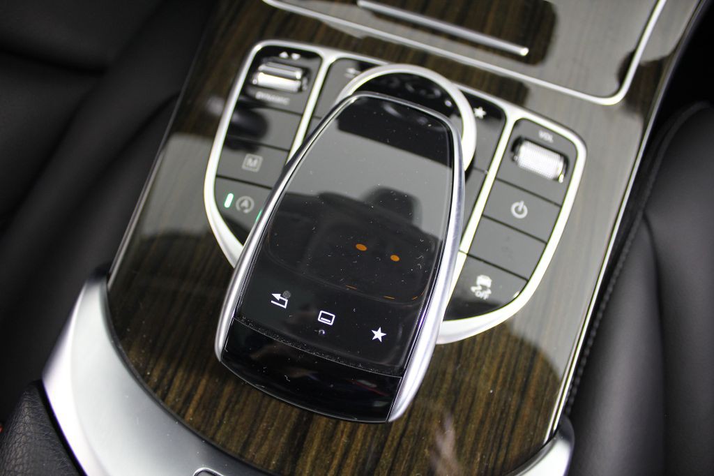 2016 Mercedes-Benz GLC-Class Image 52