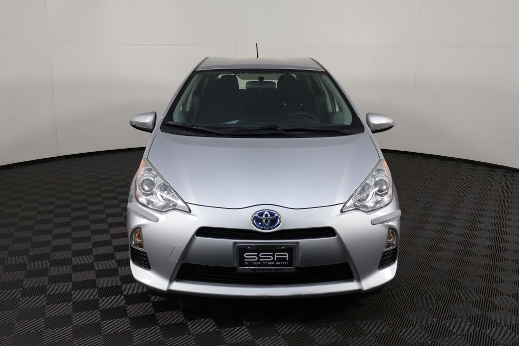 2012 Toyota Prius Image 2