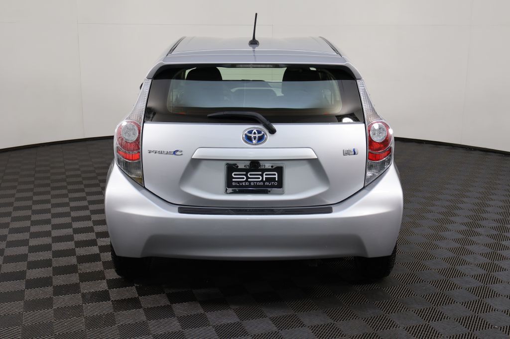 2012 Toyota Prius Image 4