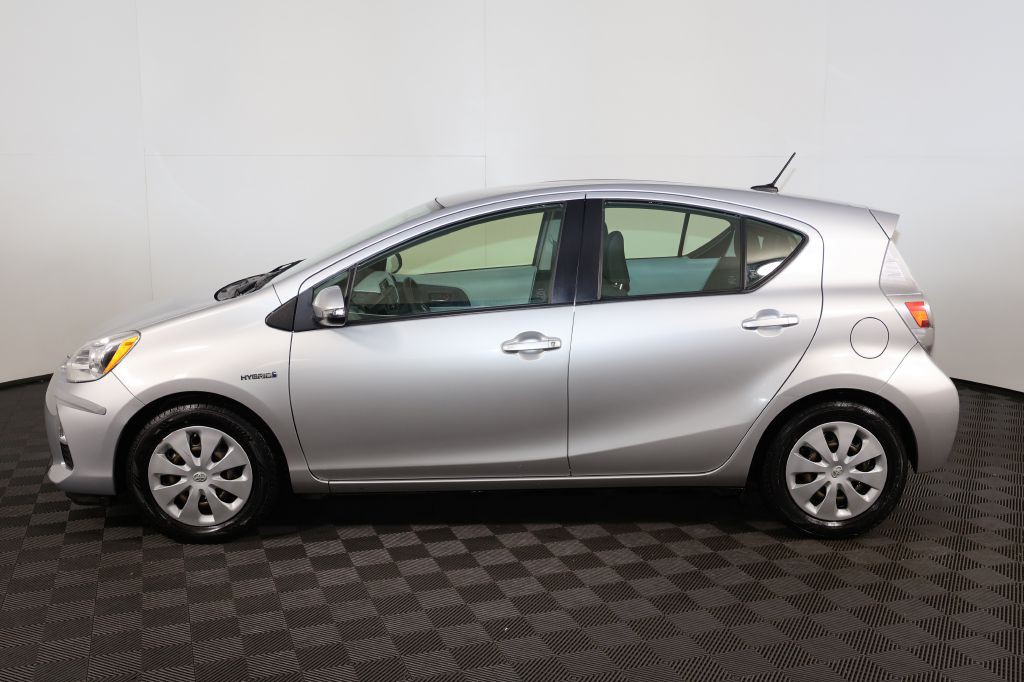 2012 Toyota Prius Image 5