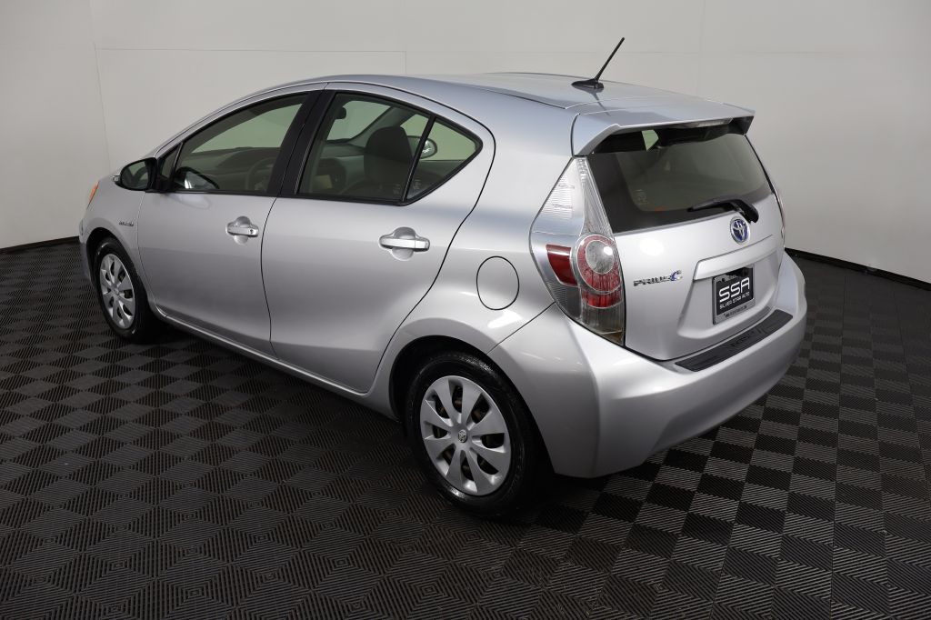 2012 Toyota Prius Image 7
