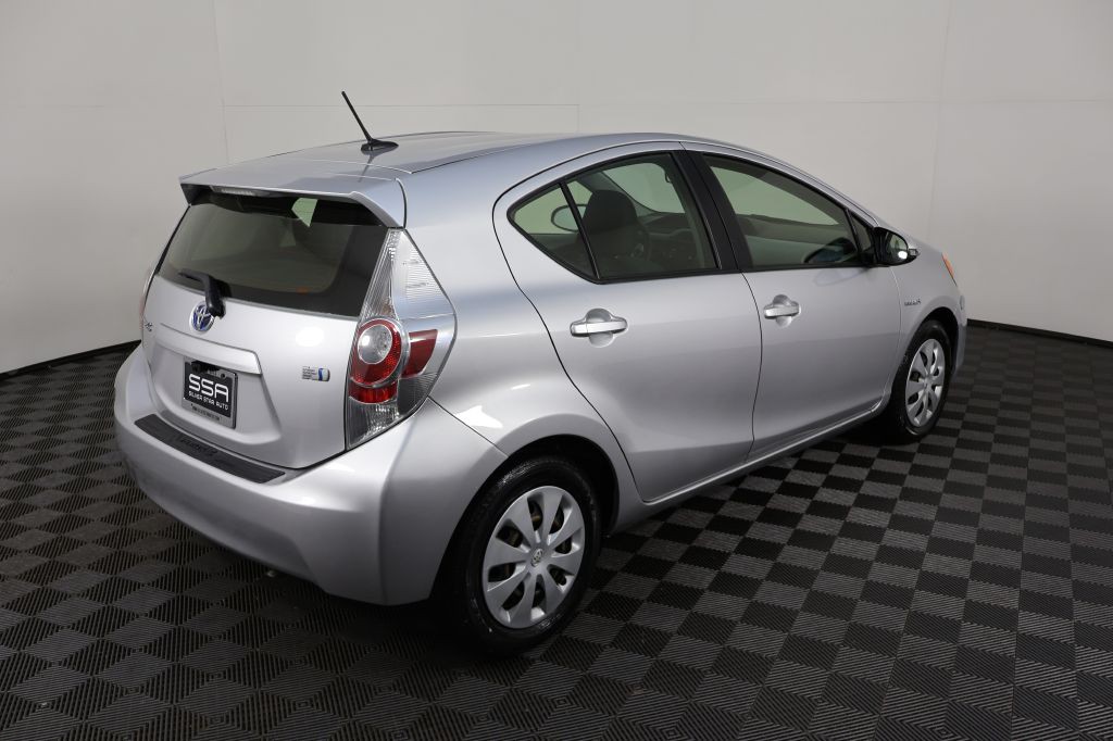 2012 Toyota Prius Image 10