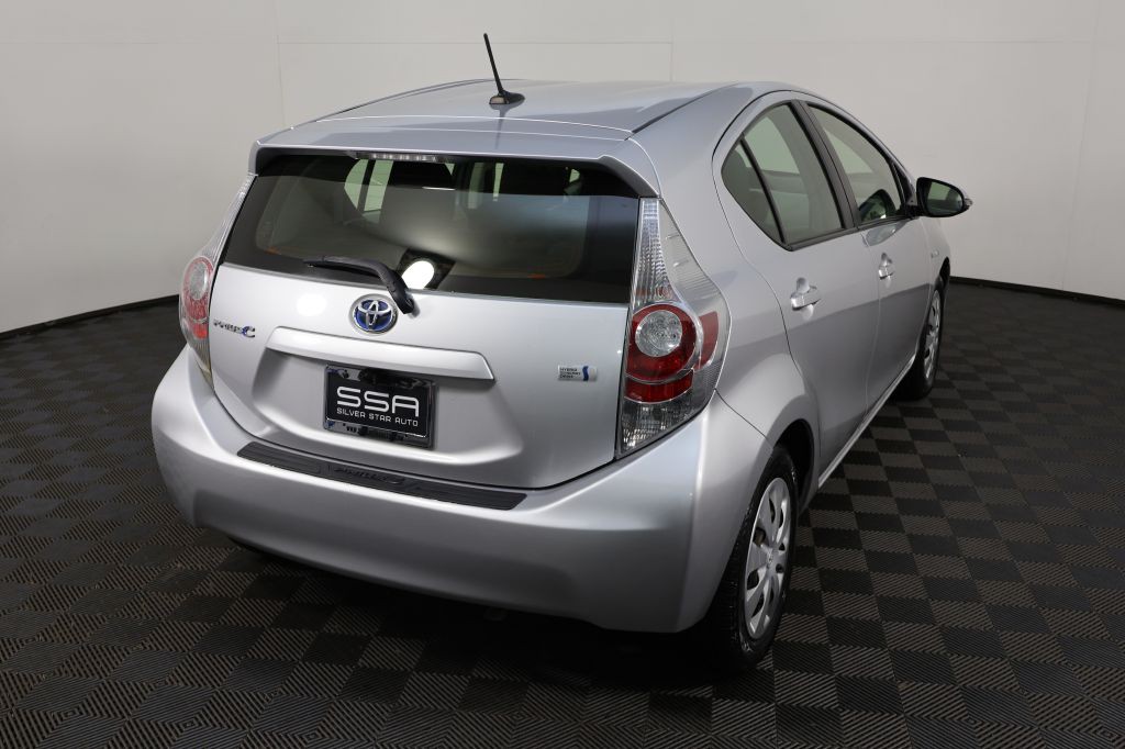 2012 Toyota Prius Image 11