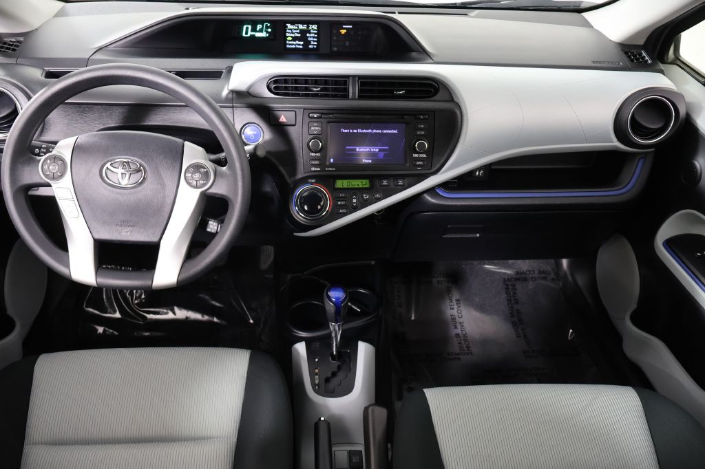 2012 Toyota Prius Image 12