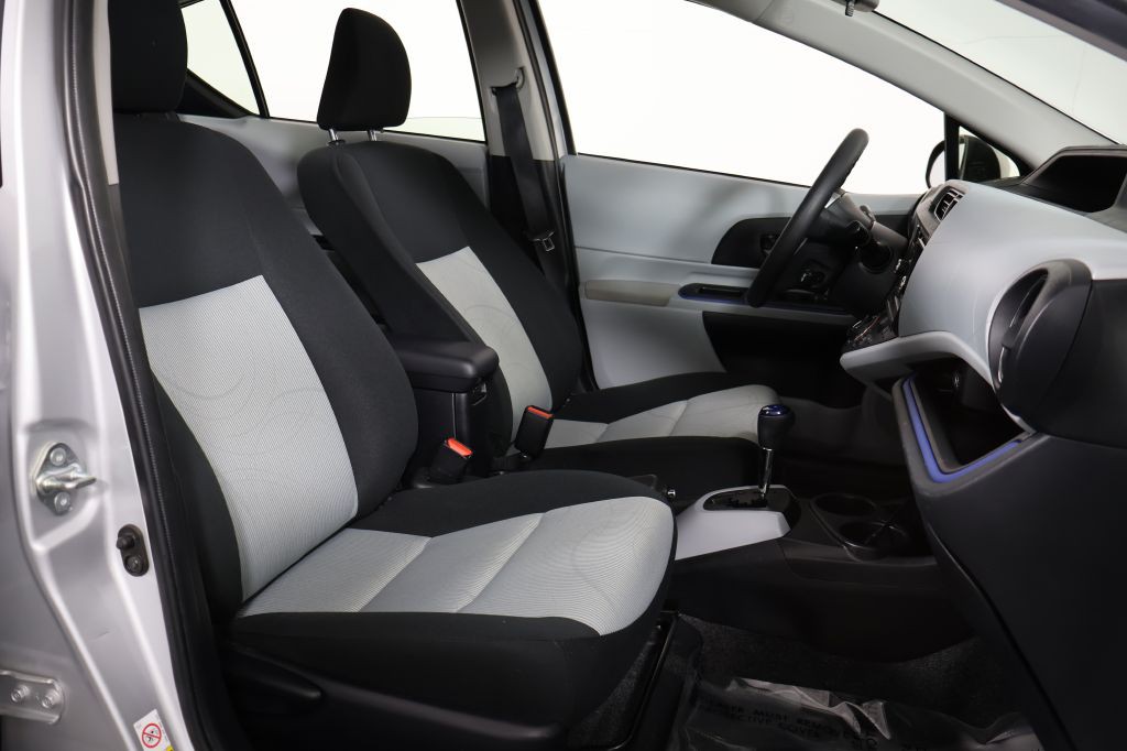 2012 Toyota Prius Image 14