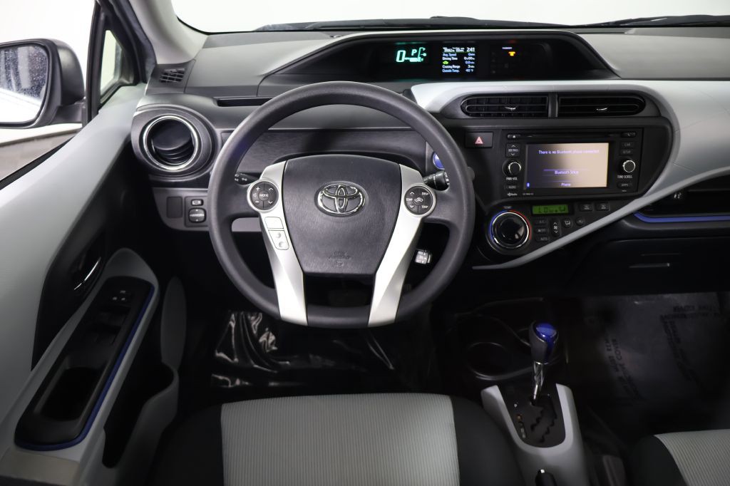 2012 Toyota Prius Image 16