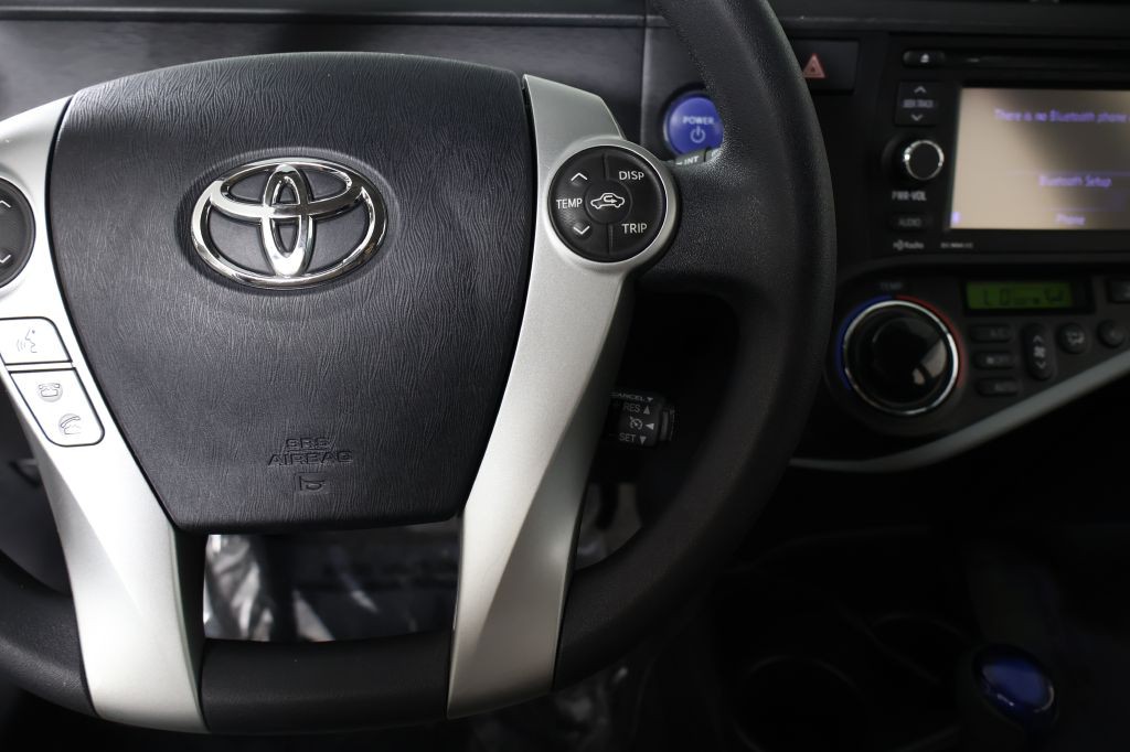 2012 Toyota Prius Image 17