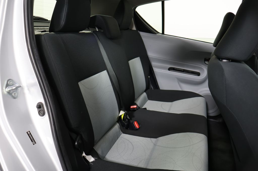 2012 Toyota Prius Image 18