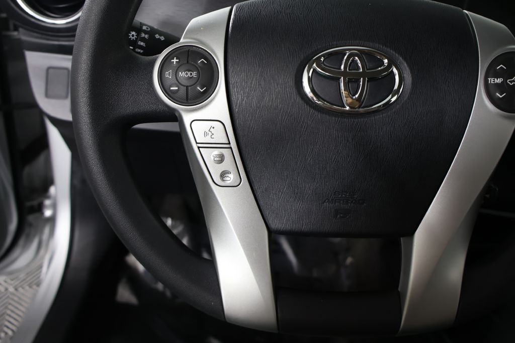 2012 Toyota Prius Image 20