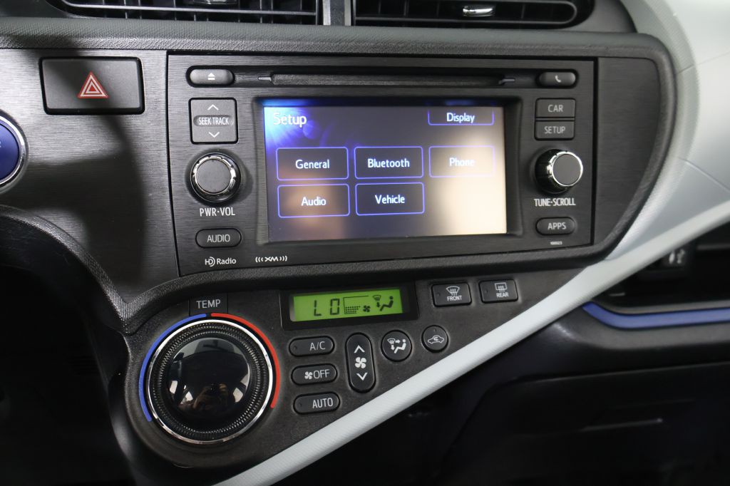 2012 Toyota Prius Image 21