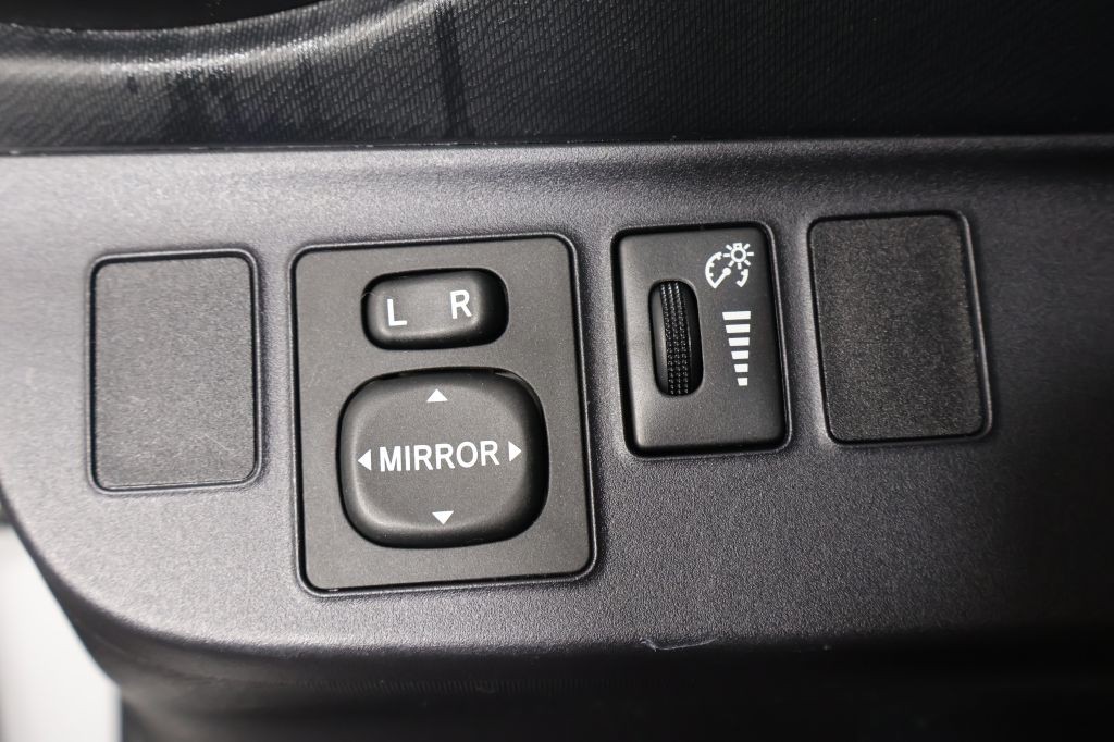 2012 Toyota Prius Image 23