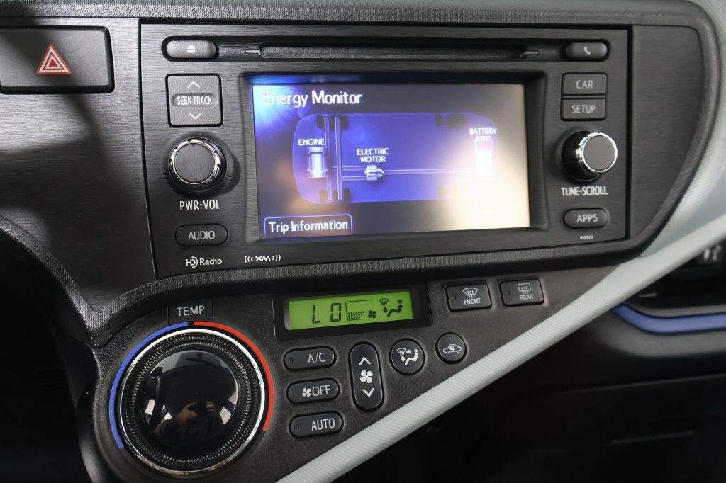 2012 Toyota Prius Image 27