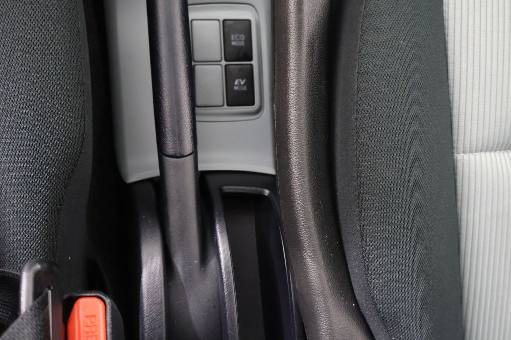 2012 Toyota Prius Image 28