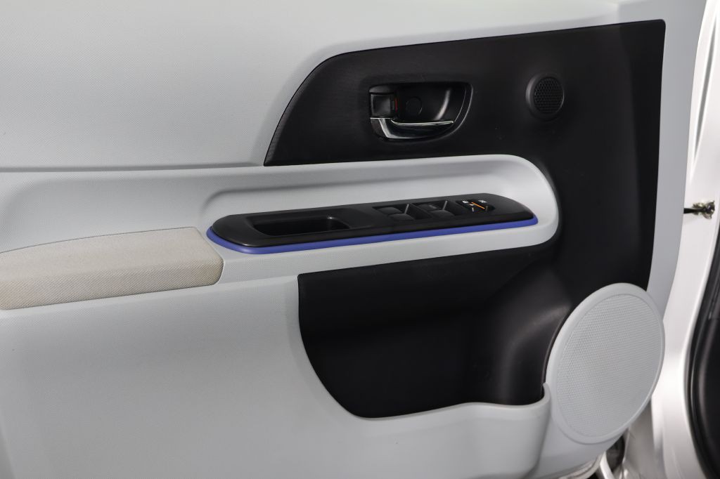 2012 Toyota Prius Image 31