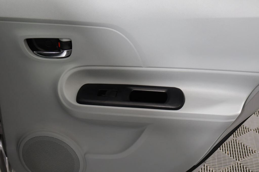 2012 Toyota Prius Image 33