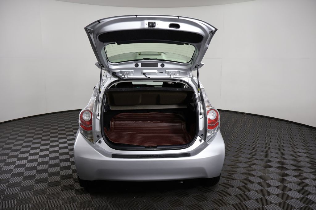 2012 Toyota Prius Image 35