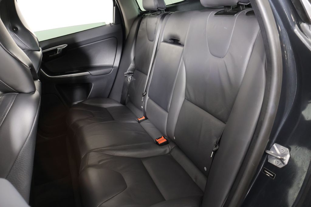 2014 Volvo XC60 Image 16