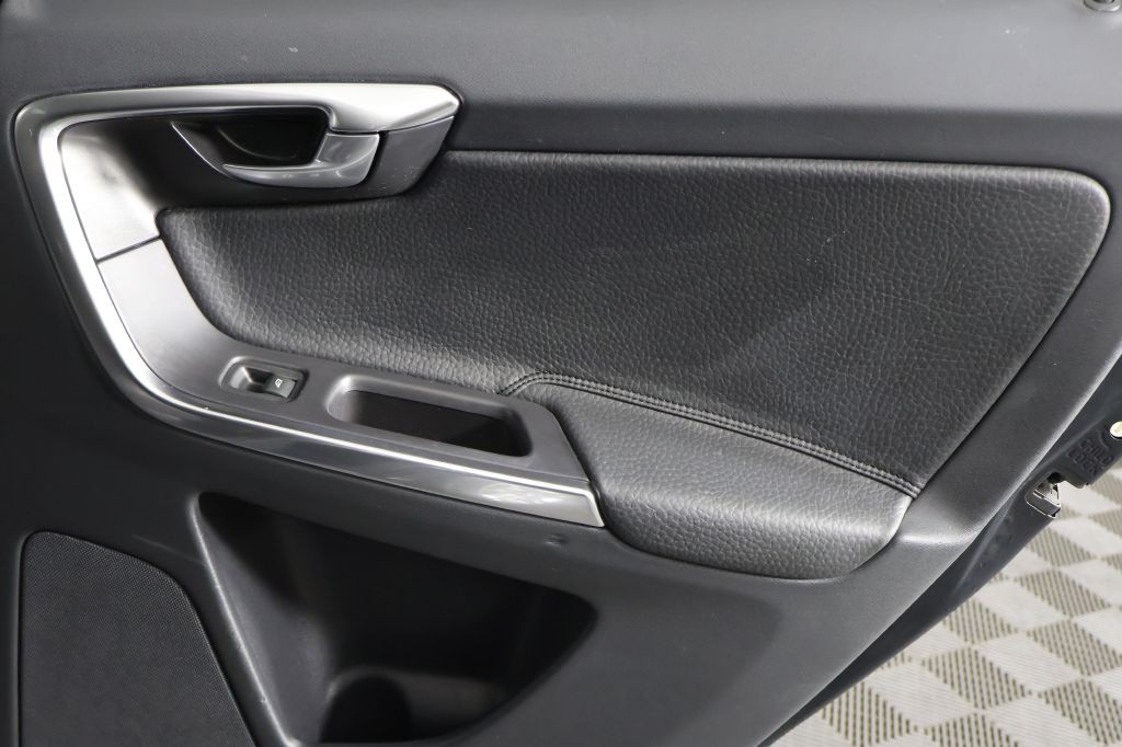 2014 Volvo XC60 Image 32