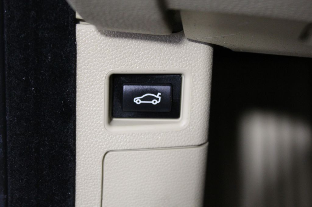 2006 BMW 3 Series Image 25