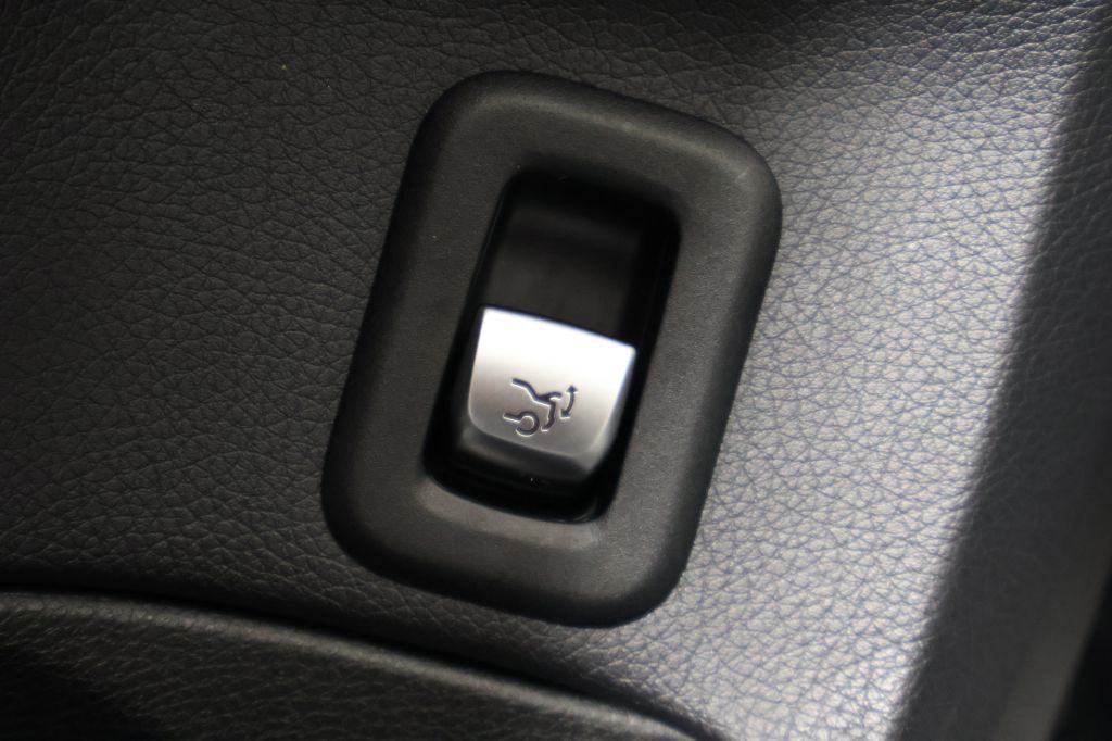 2018 Mercedes-Benz C-Class Image 28