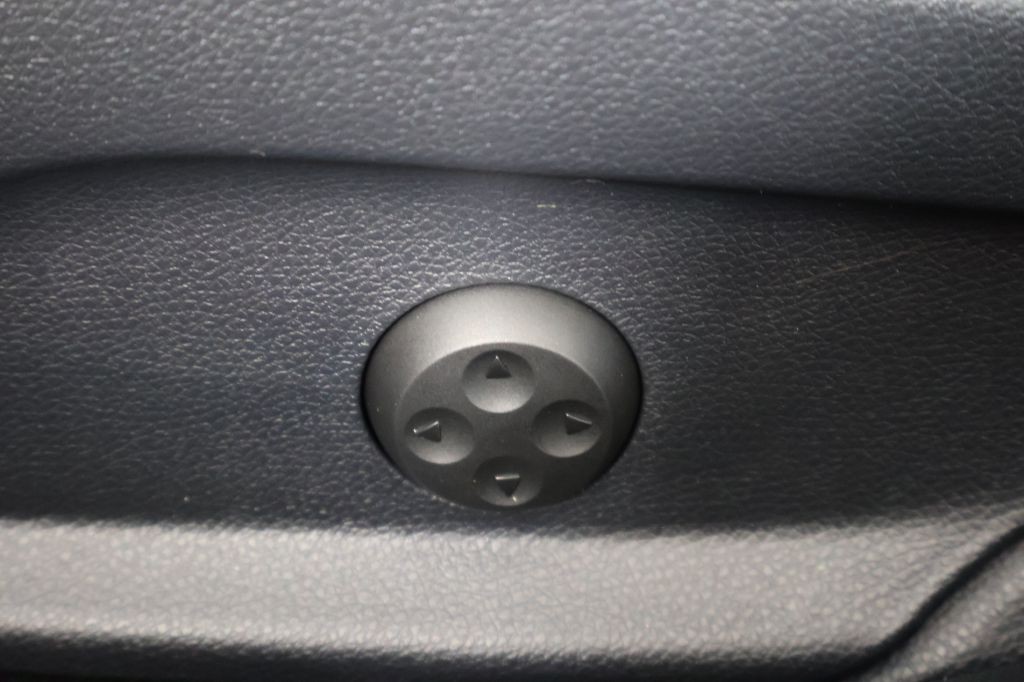 2018 Mercedes-Benz C-Class Image 29