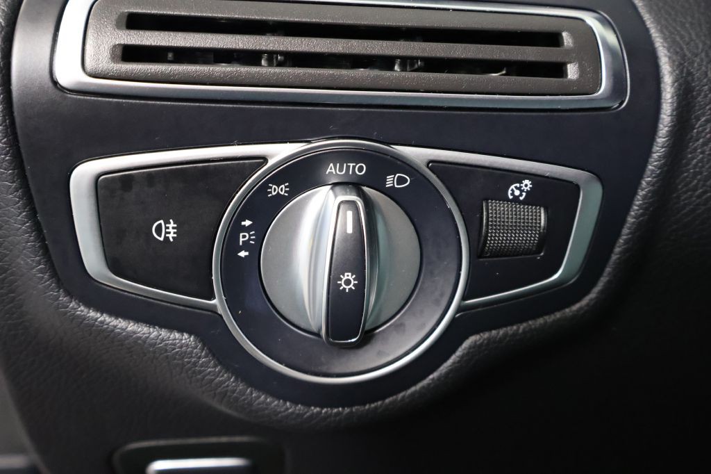 2018 Mercedes-Benz C-Class Image 30
