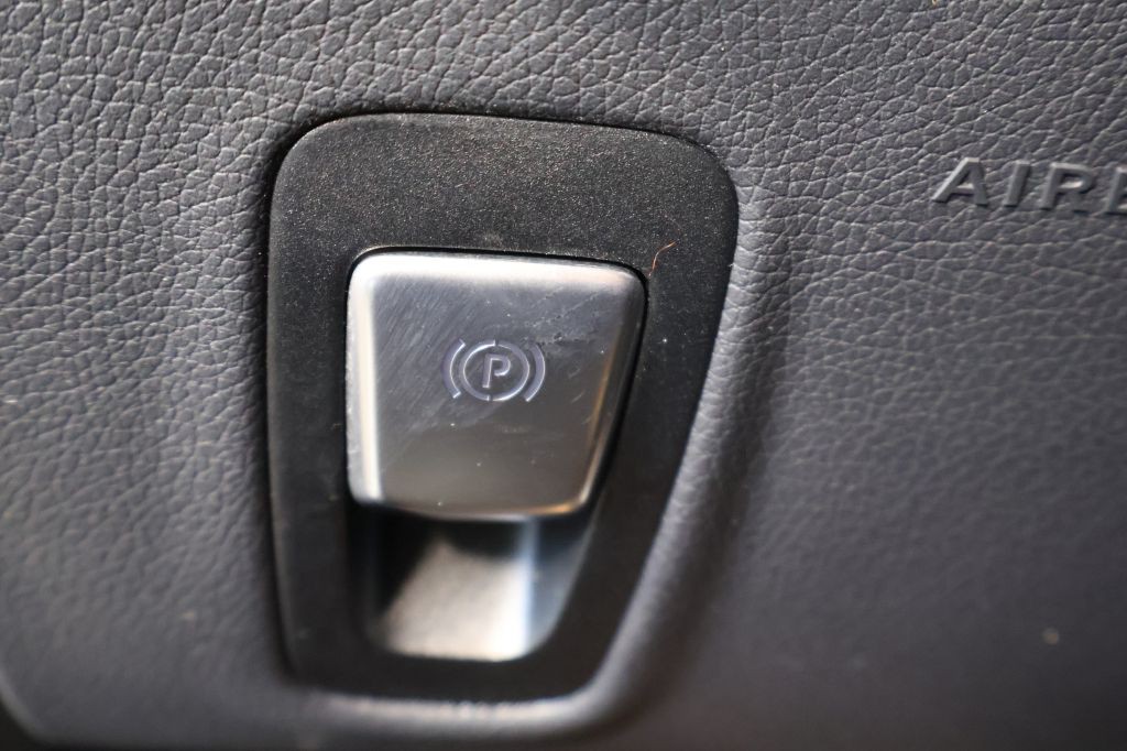 2017 Mercedes-Benz E-Class Image 30