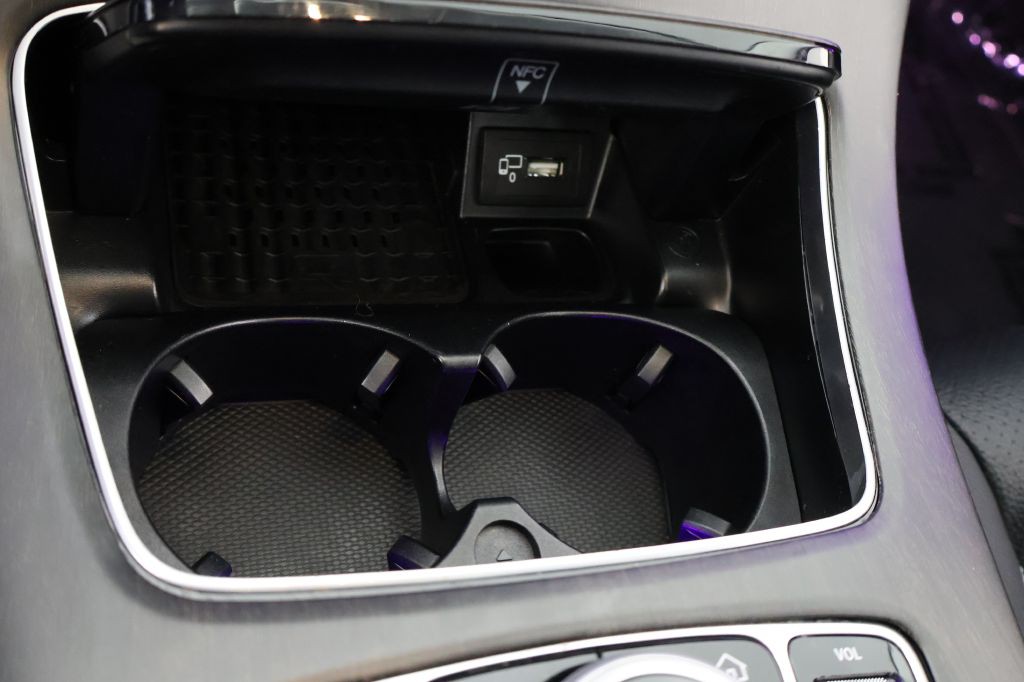 2017 Mercedes-Benz E-Class Image 40