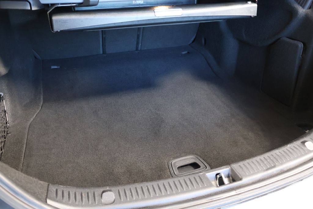 2017 Mercedes-Benz E-Class Image 45