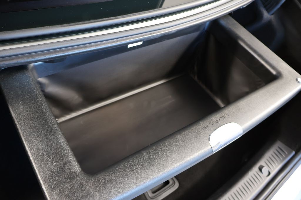 2017 Mercedes-Benz E-Class Image 46