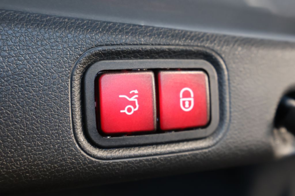 2017 Mercedes-Benz E-Class Image 47