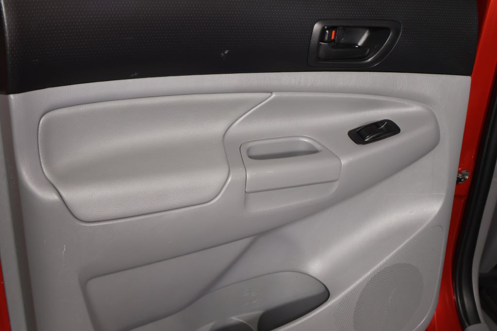 2014 Toyota Tacoma Image 33