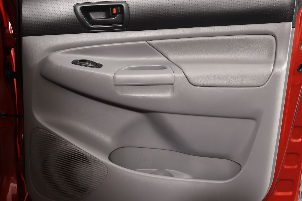 2014 Toyota Tacoma Image 35