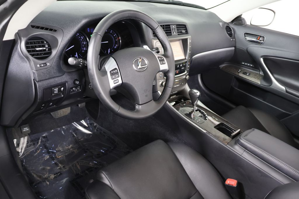 2014 Lexus IS Image 32