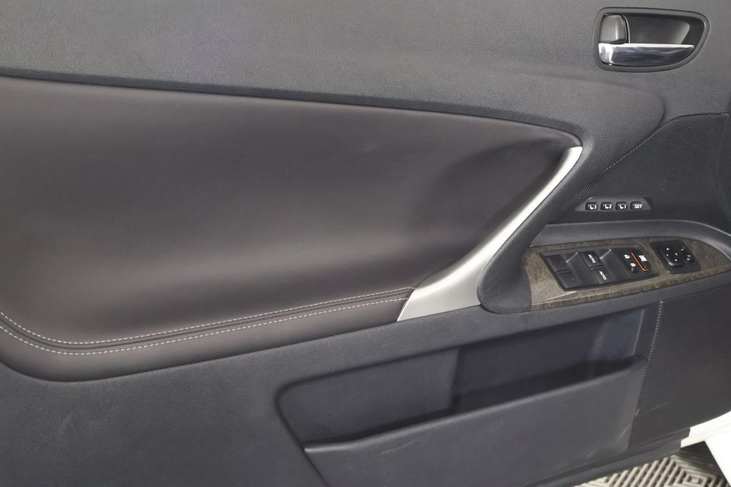 2014 Lexus IS Image 36