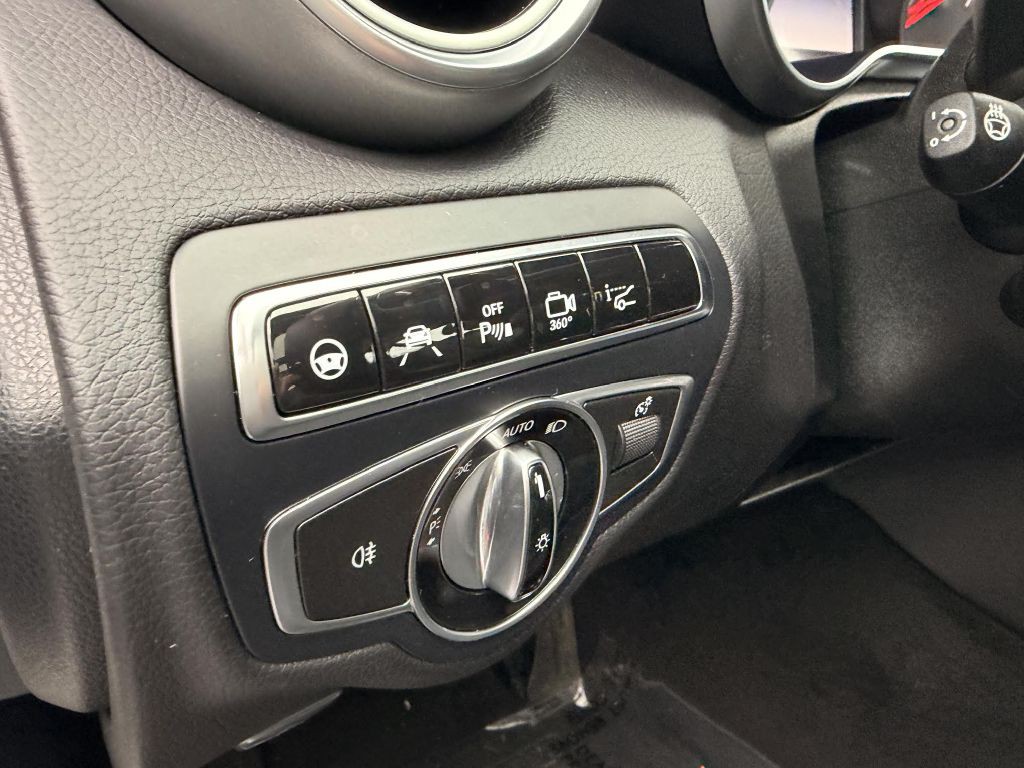 2017 Mercedes-Benz C-Class Image 21