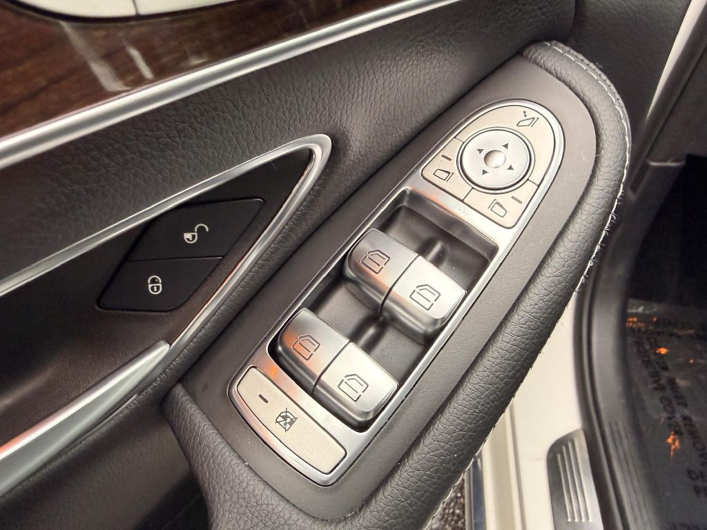 2017 Mercedes-Benz C-Class Image 22