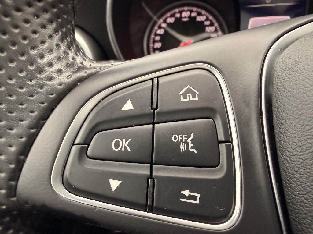 2017 Mercedes-Benz C-Class Image 31