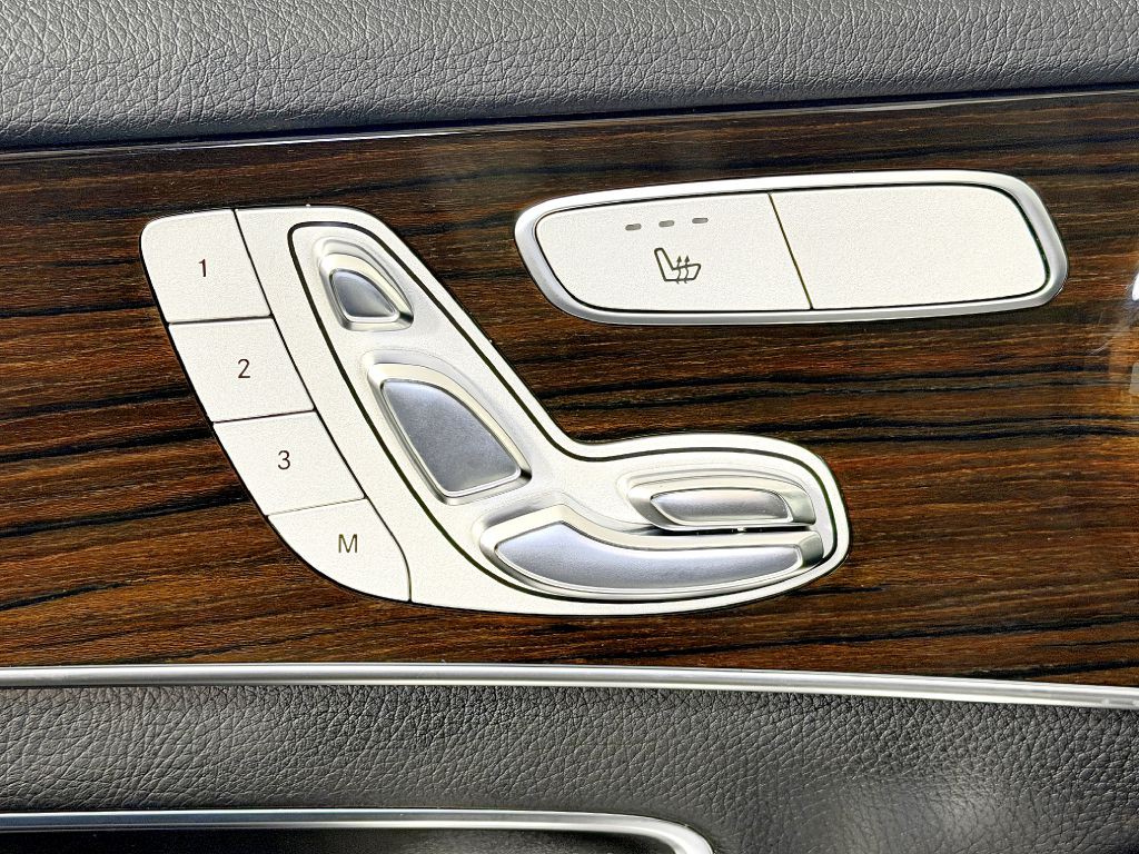 2017 Mercedes-Benz C-Class Image 34