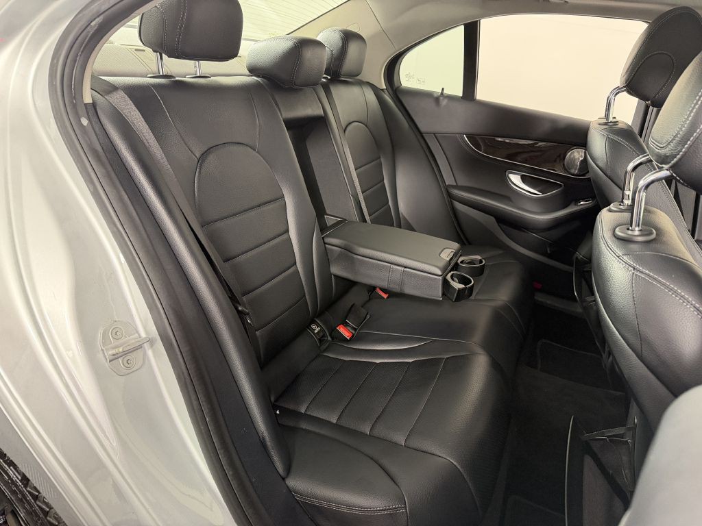 2015 Mercedes-Benz C-Class Image 16