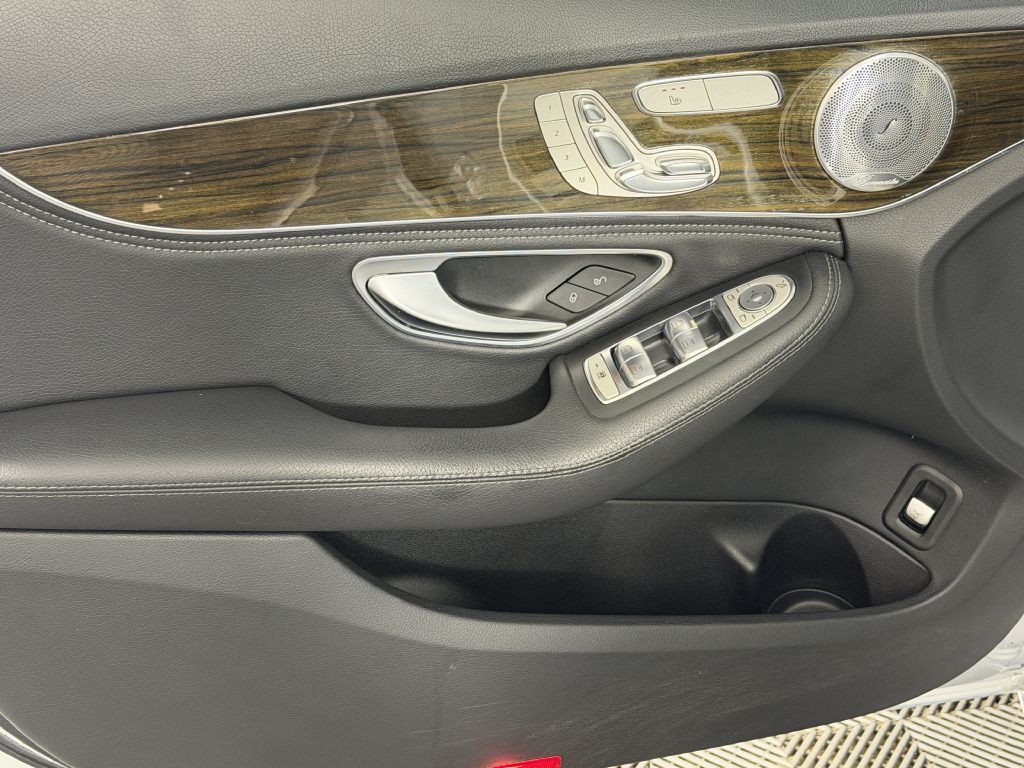 2015 Mercedes-Benz C-Class Image 28