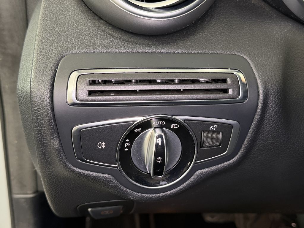 2015 Mercedes-Benz C-Class Image 32