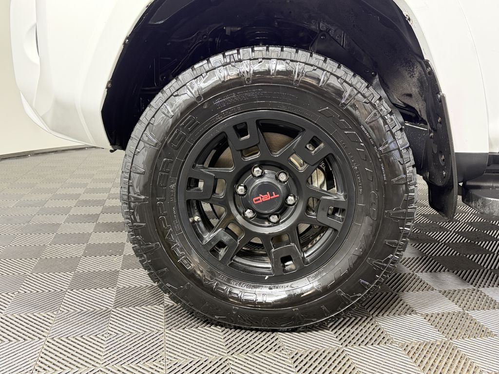 2015 Toyota 4Runner Image 40