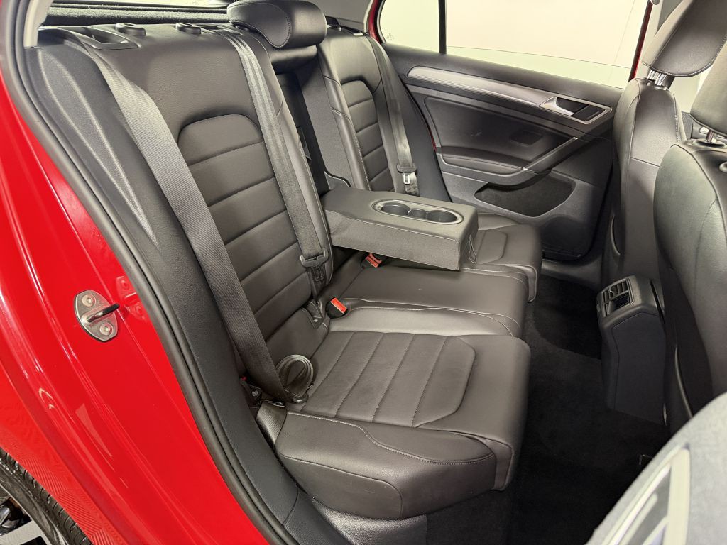 2015 Volkswagen Golf Image 17